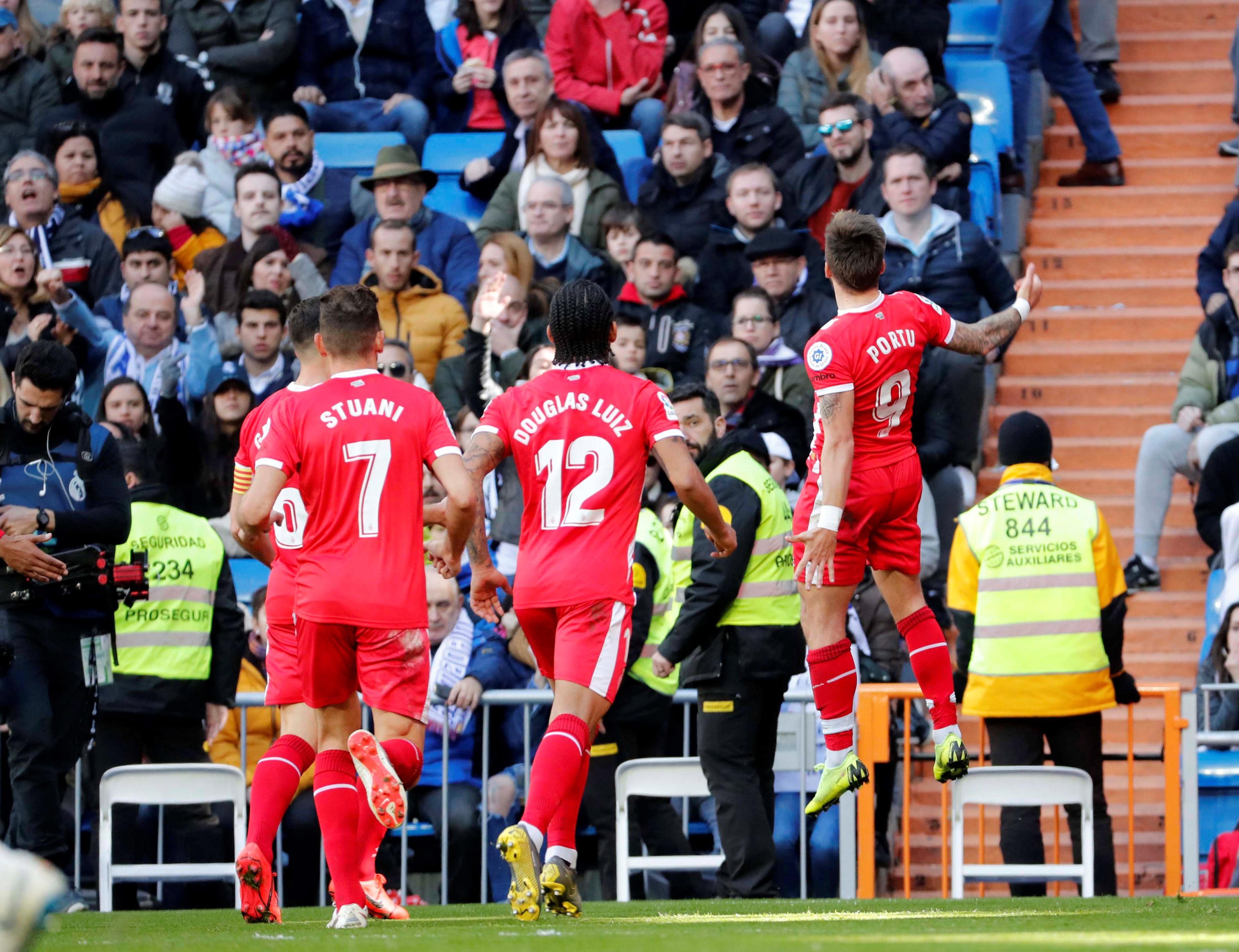 的舞台上立 的舞台上立